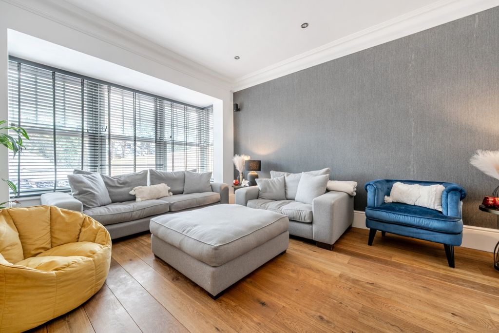 Additional image 8 of 5 bed detached house to rentBarnet Road, Arkley, Barnet EN5