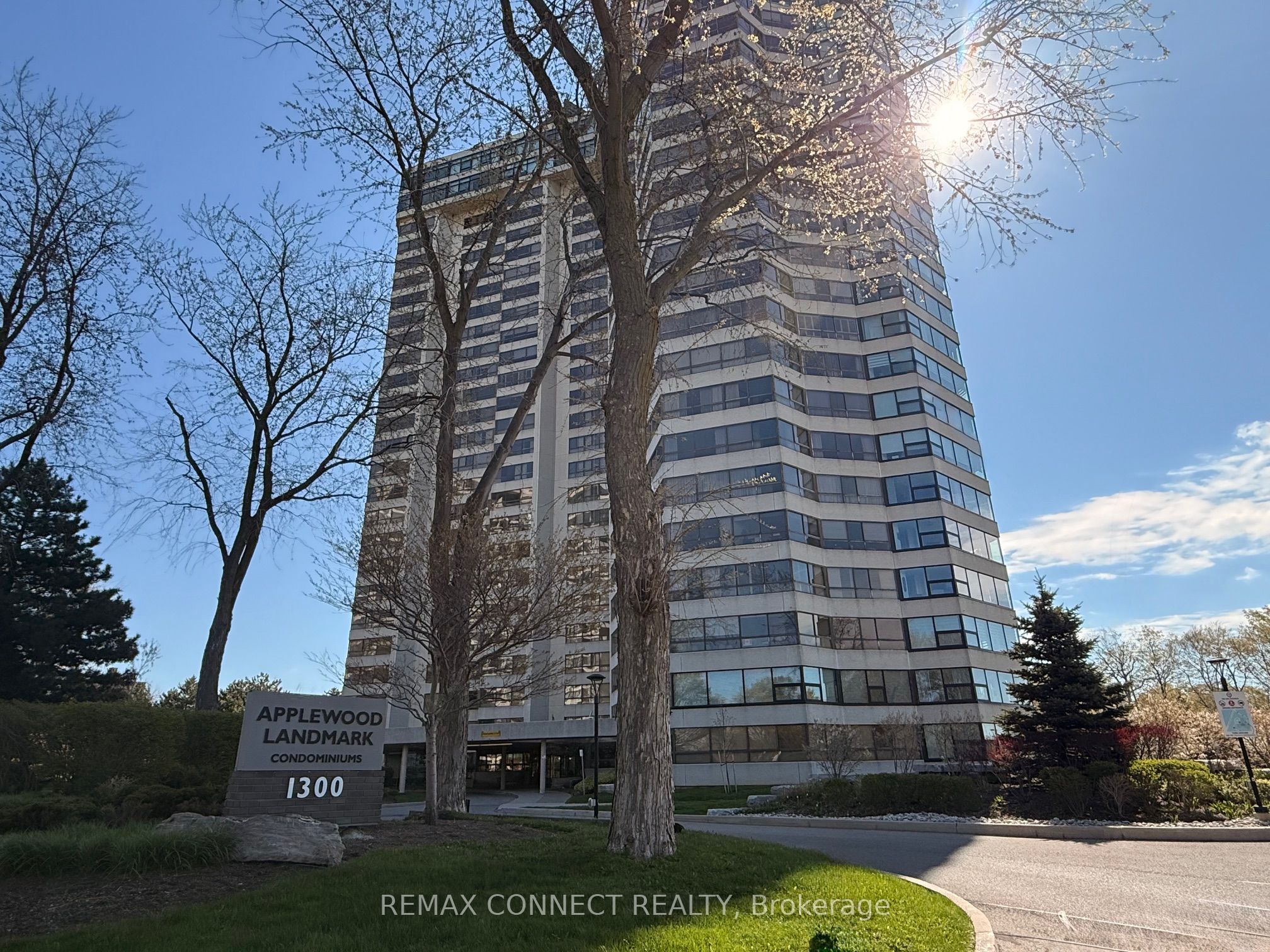 2107-1300 Bloor Street, Mississauga, ON, L4Y 3Z2