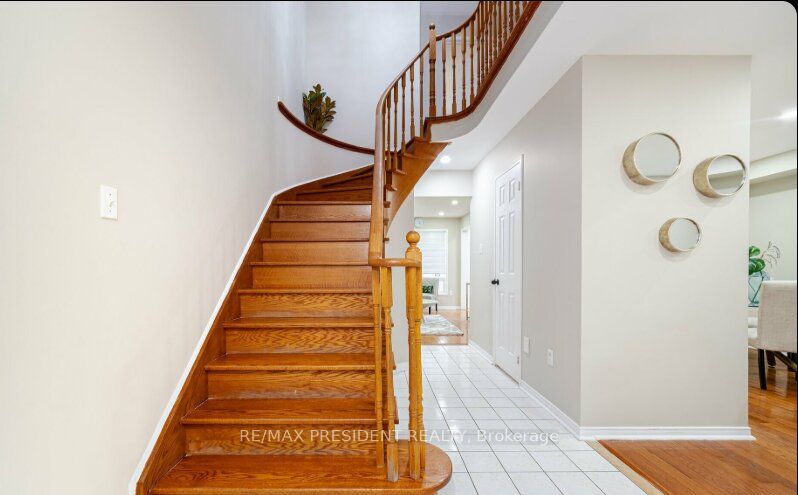 89 Pebblestone Circle, Brampton, ON, L6X 4M8 photo 2