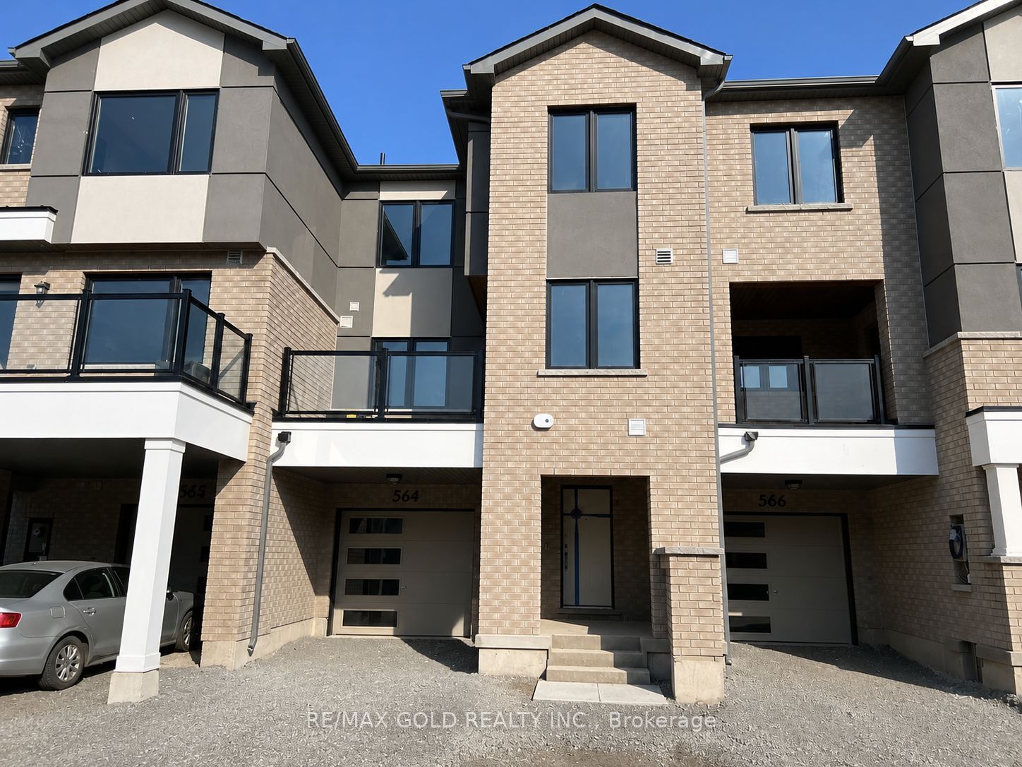 564 Bellflower Court, Milton, ON, L9E 1E4