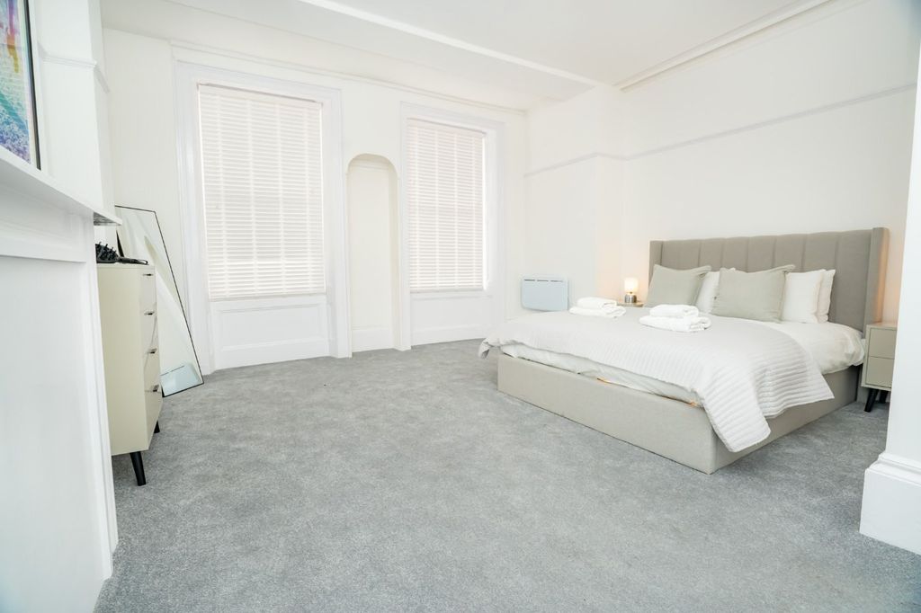 Additional image 6 of 5 bed flat for saleGrosvenor Street, Cheltenham, Gloucestershire GL52