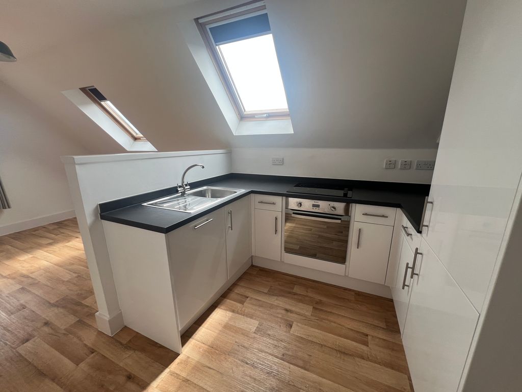 Additional image 2 of 2 bed flat to rentRockingham Road, Newbury RG14