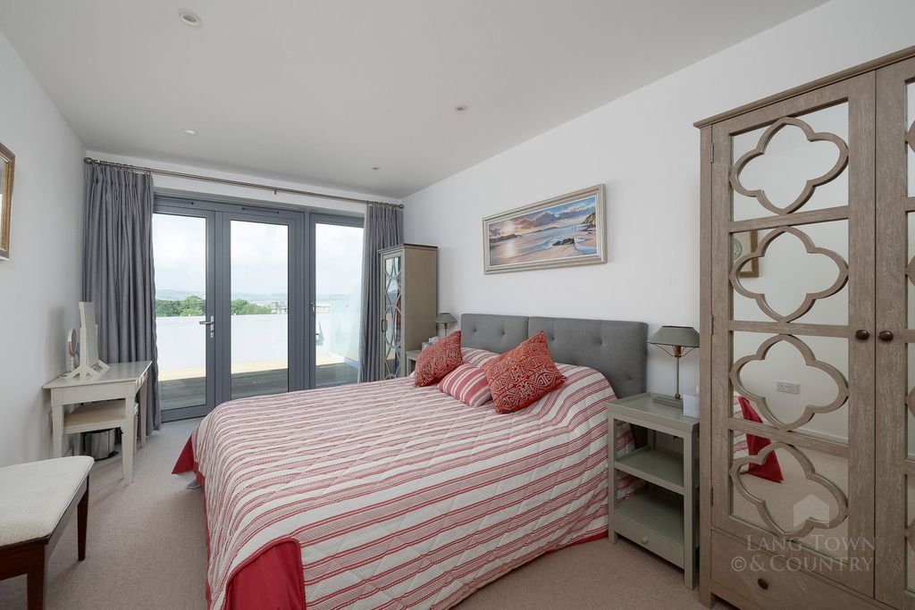 Additional image 12 of 3 bed penthouse for saleLeeward House, Discovery Road, Plymouth PL1