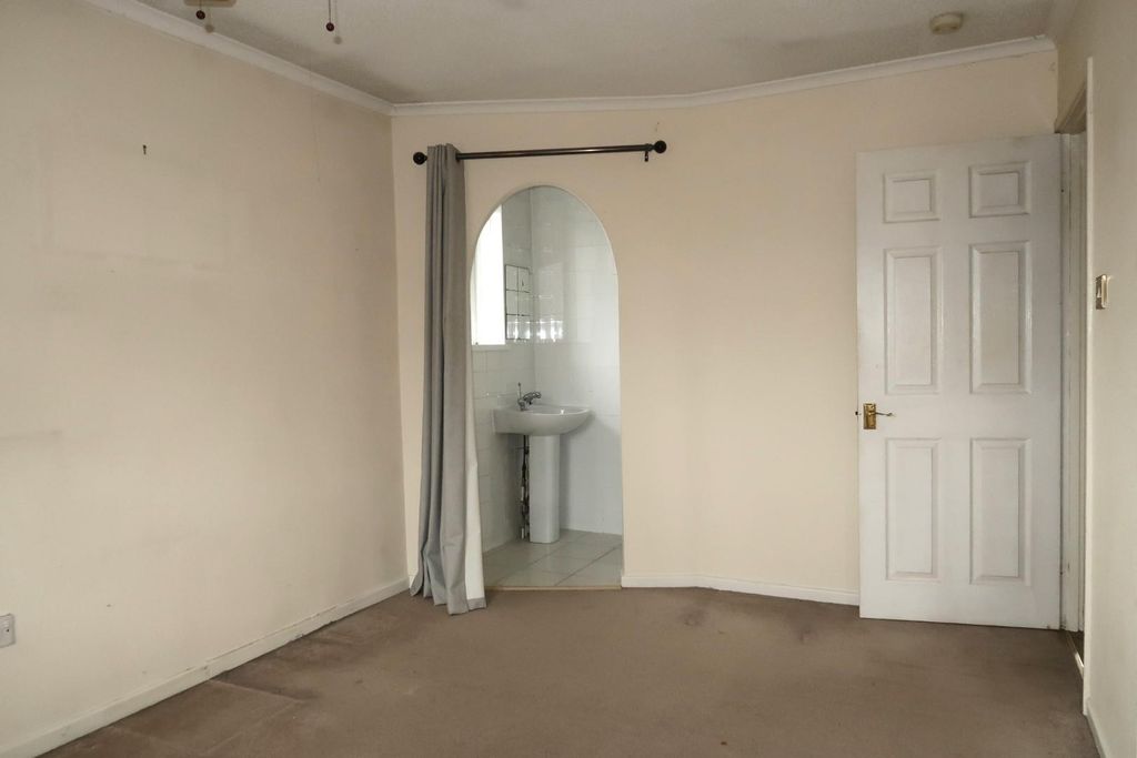 Additional image 15 of 4 bed property to rentSpencer Drive, Llandough, Penarth CF64