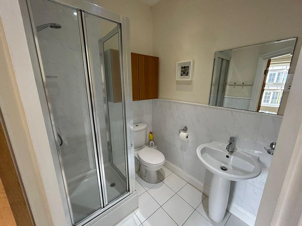 Additional image 9 of 4 bed detached house to rentCarisbrooke Road, Leeds, West Yorkshire LS16