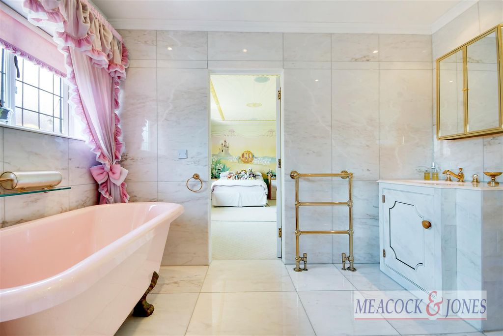 Additional image 22 of 7 bed detached house for saleHutton Mount, Brentwood CM13