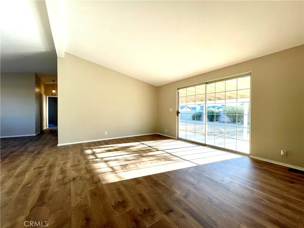 12546 Navajo Rd, Apple Valley, CA 92308 photo 5