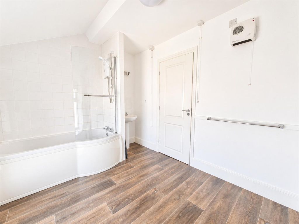 Additional image 2 of 3 bed flat to rentVictoria Parade, Pwllheli LL53