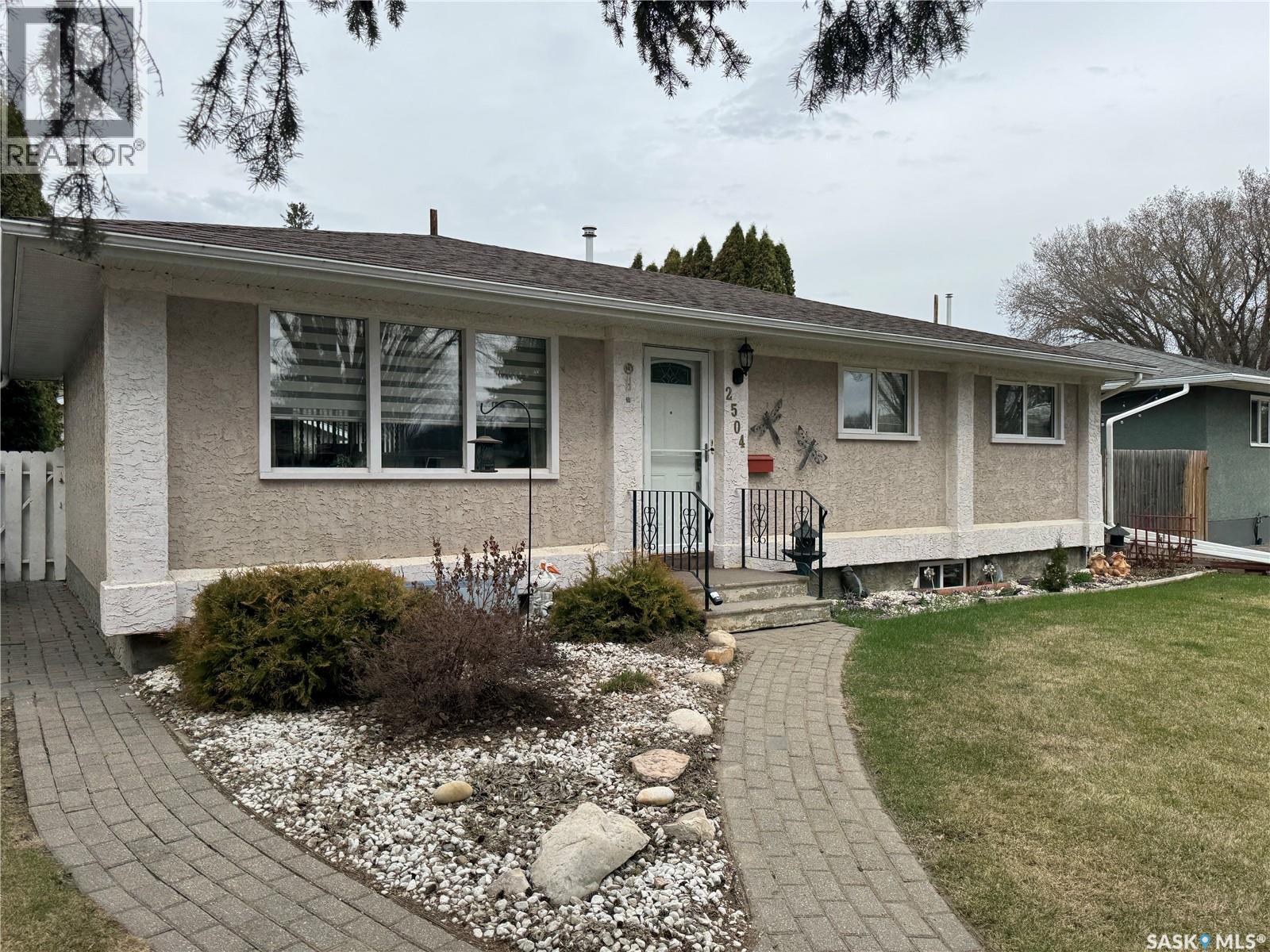 2504 Tomlinson CRESCENT