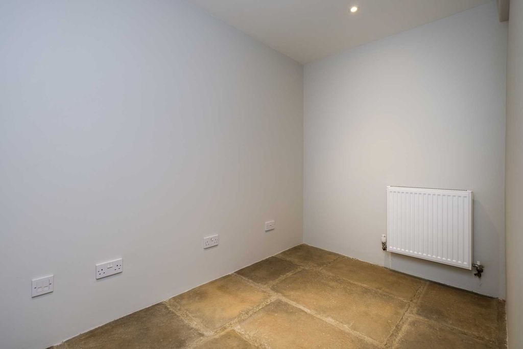 Additional image 21 of 3 bed property to rentHigh Street, Box SN13