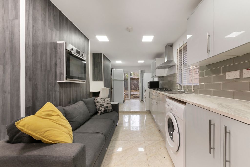 Additional image 7 of 5 bed terraced house to rentBow Common Lane, London E3
