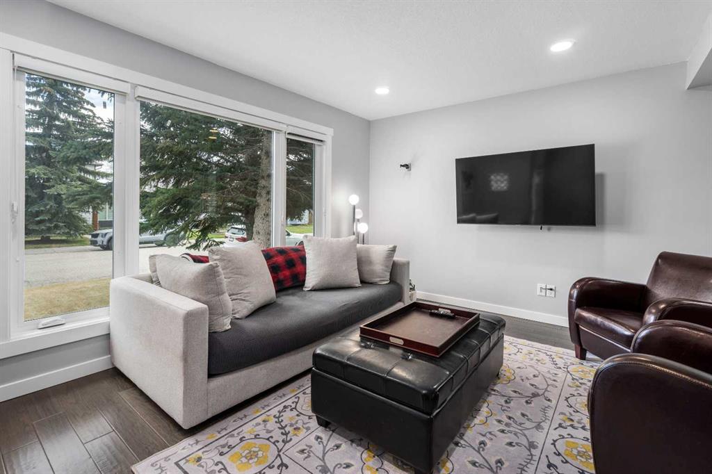 Additional image 4 of 76 Woodborough Crescent SW, Calgary, AB, T2W 5A2