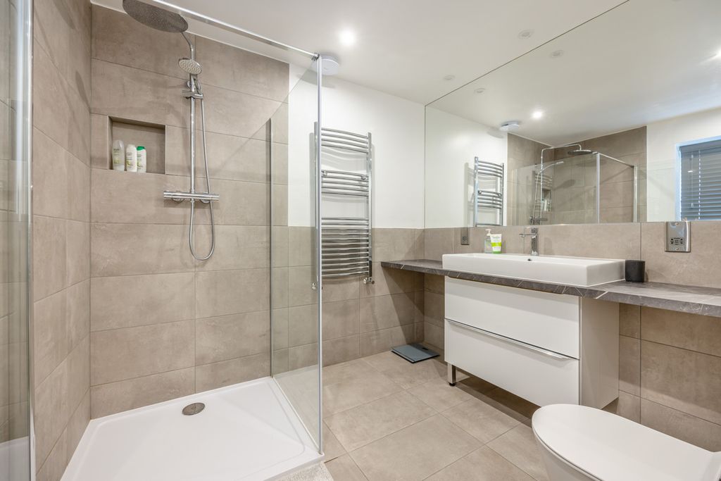 Additional image 11 of 5 bed country house to rentChilson Hill, Oxfordshire OX7