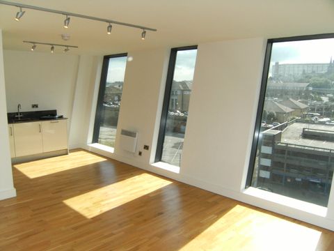 Wicker Riverside, 2 North Bank S3