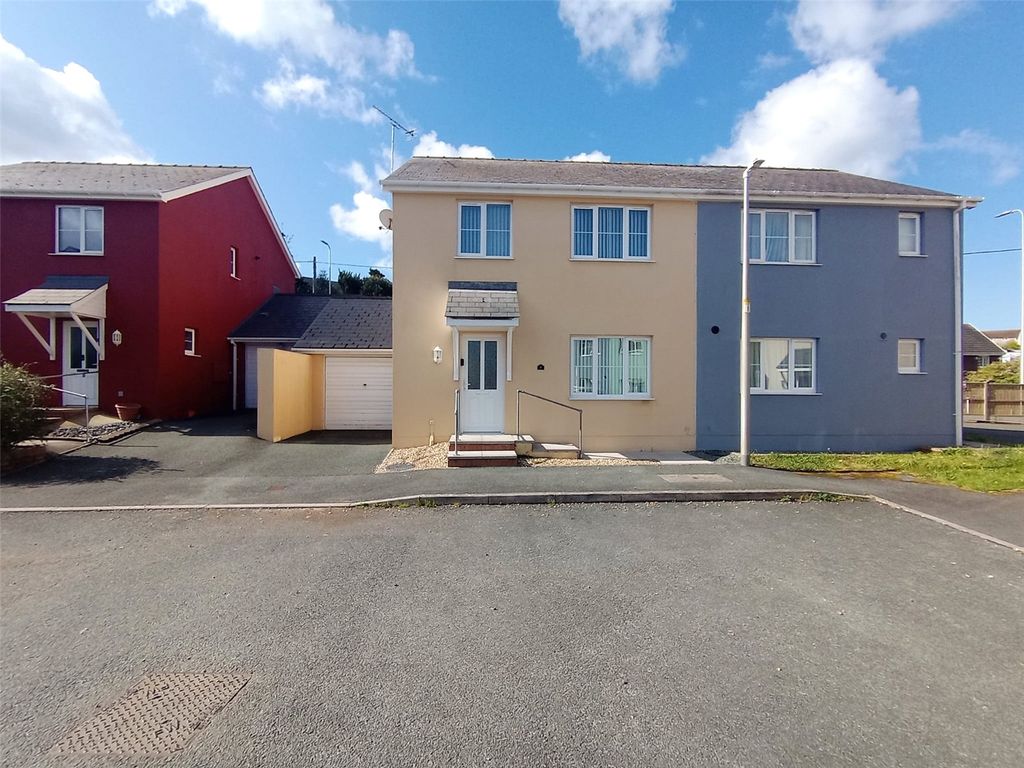 3 bed semi-detached house to rentHubberston Court, Hubberston, Milford Haven SA73