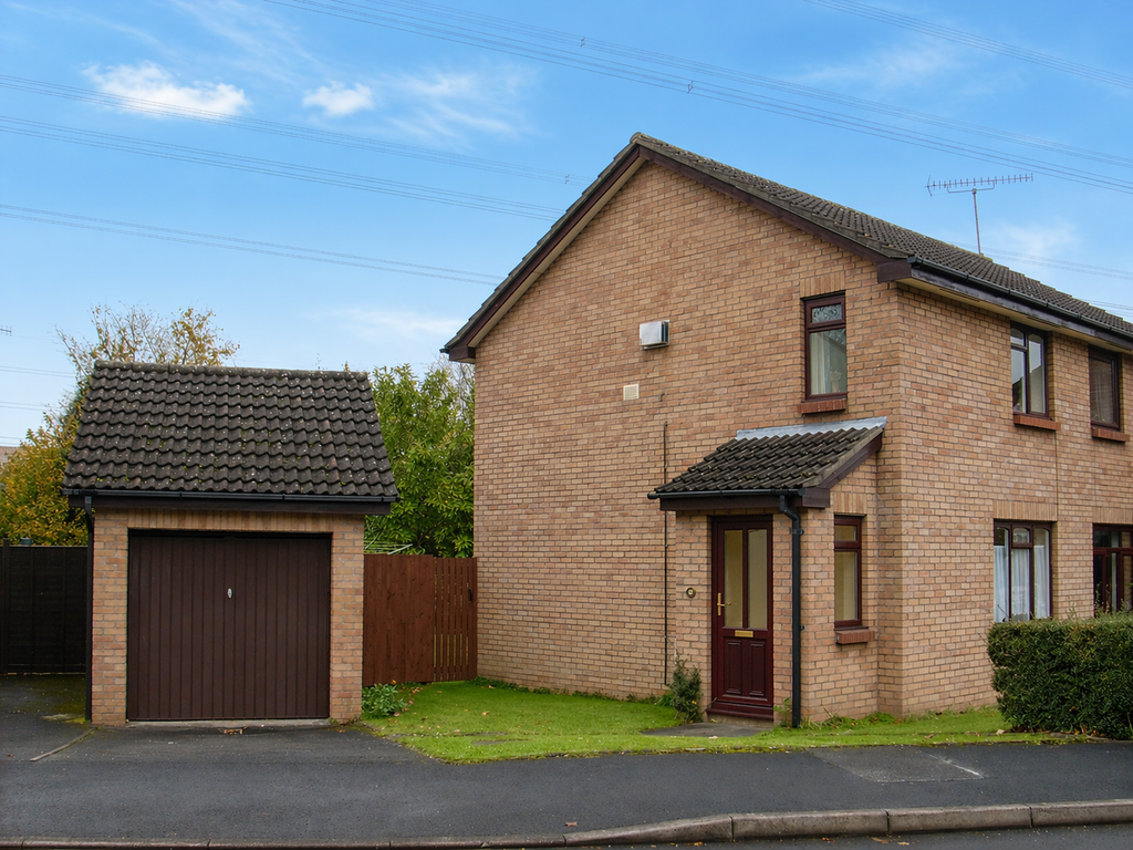 2 bed semi-detached house to rentBriardene, Llanfoist, Abergavenny NP7