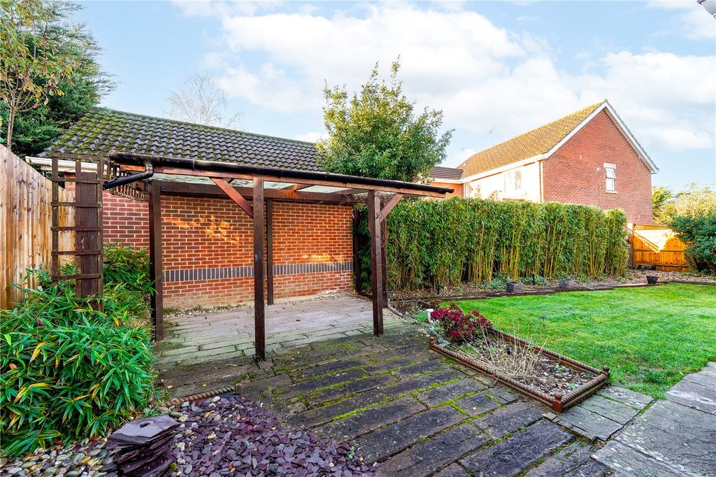 Additional image 6 of 4 bed detached house to rentSaint Andrews Gardens, Cobham, Surrey KT11