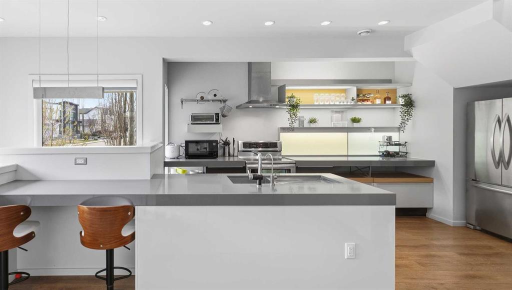 158 23 Avenue NW, Calgary, AB, T2M4Y8