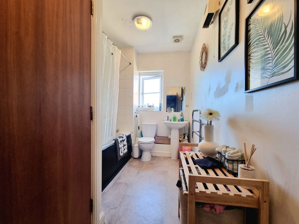 Additional image 12 of 2 bed flat for saleMaes Dewi Pritchard, Brackla CF31