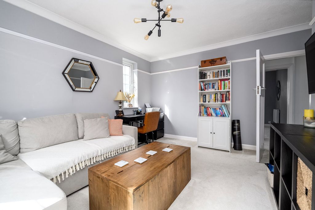 Additional image 3 of 2 bed flat for saleChurch Street, Walton-On-Thames KT12