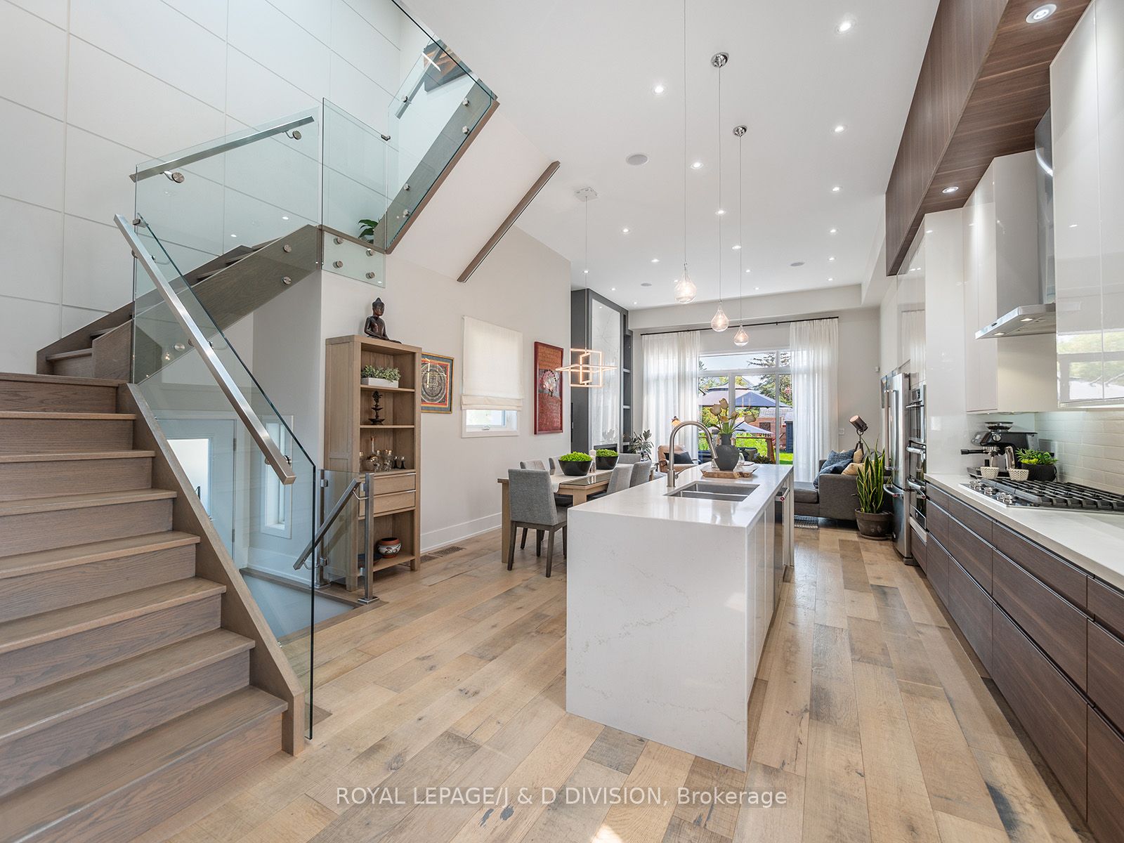 Additional image 5 of 221 Virginia Avenue, Toronto, ON, M4C 2T6