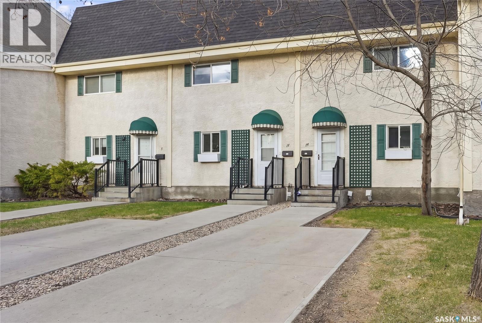 15 Killarney Way, Regina, SK, S4S6V8 photo 2