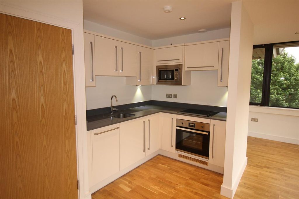 Additional image 3 of Studio to rent26 Weirview Place, Weyside Park, Godalming GU7