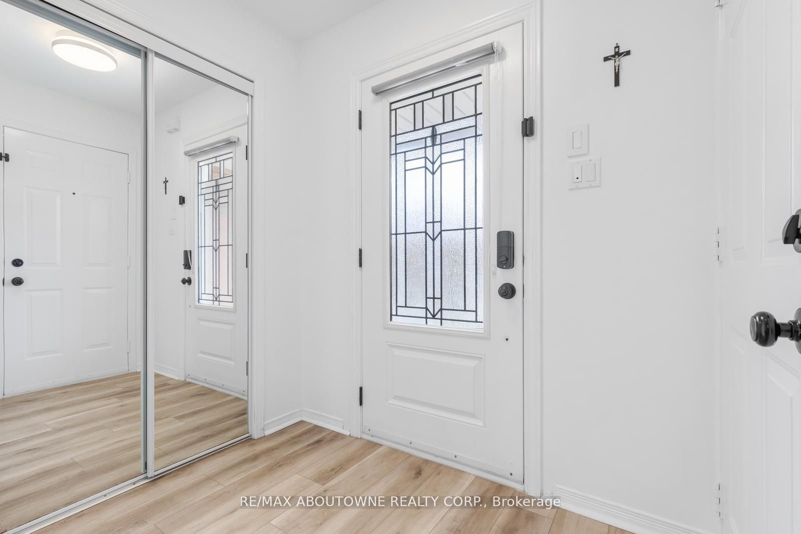 30 Harnesworth Crescent, Hamilton, ON, L8B 0J3 photo 4