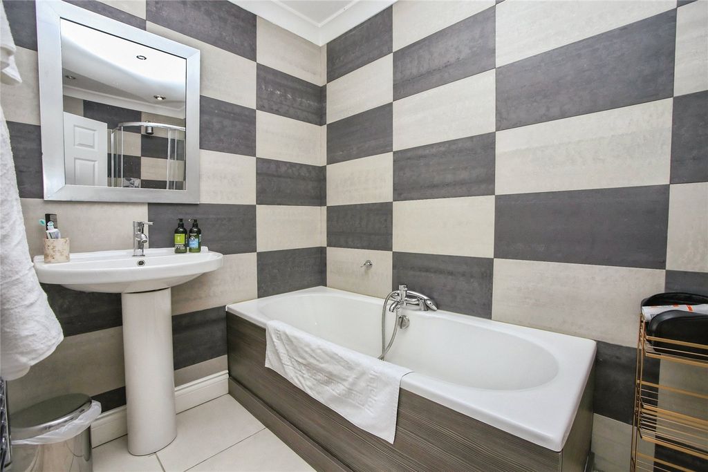 Additional image 17 of 3 bed flat to rentBerkeley Street, Cheltenham, Gloucestershire GL52