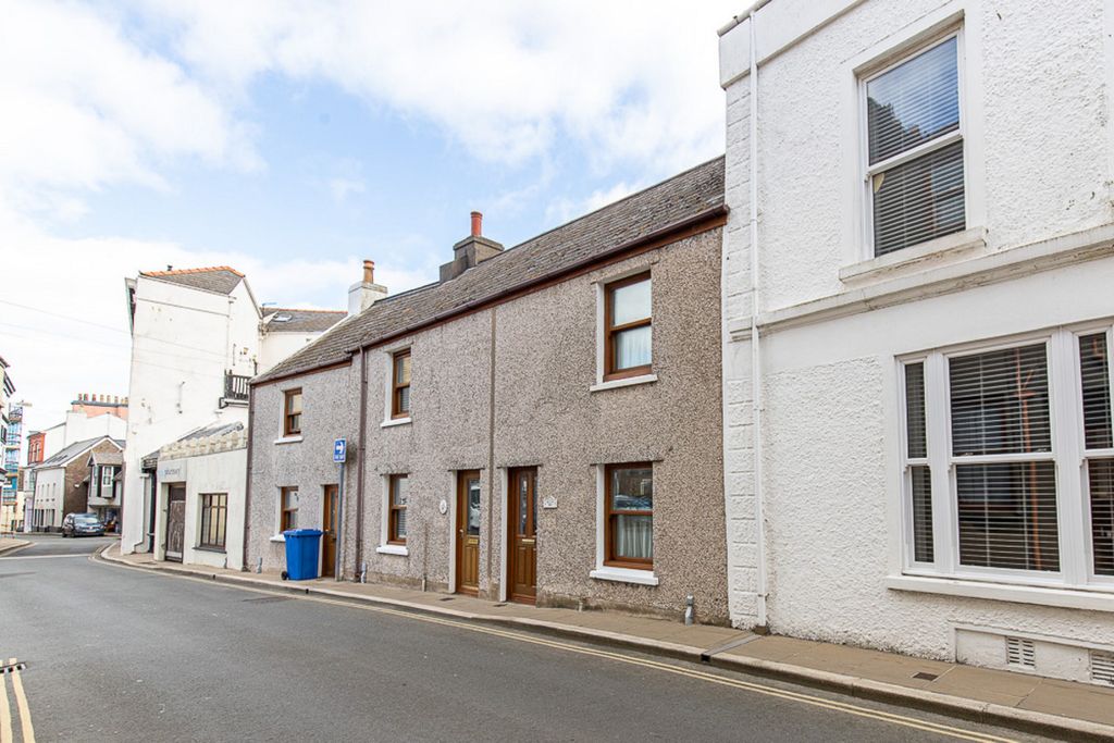2 bed terraced house to rentDouglas Street, Peel, 1 IM5