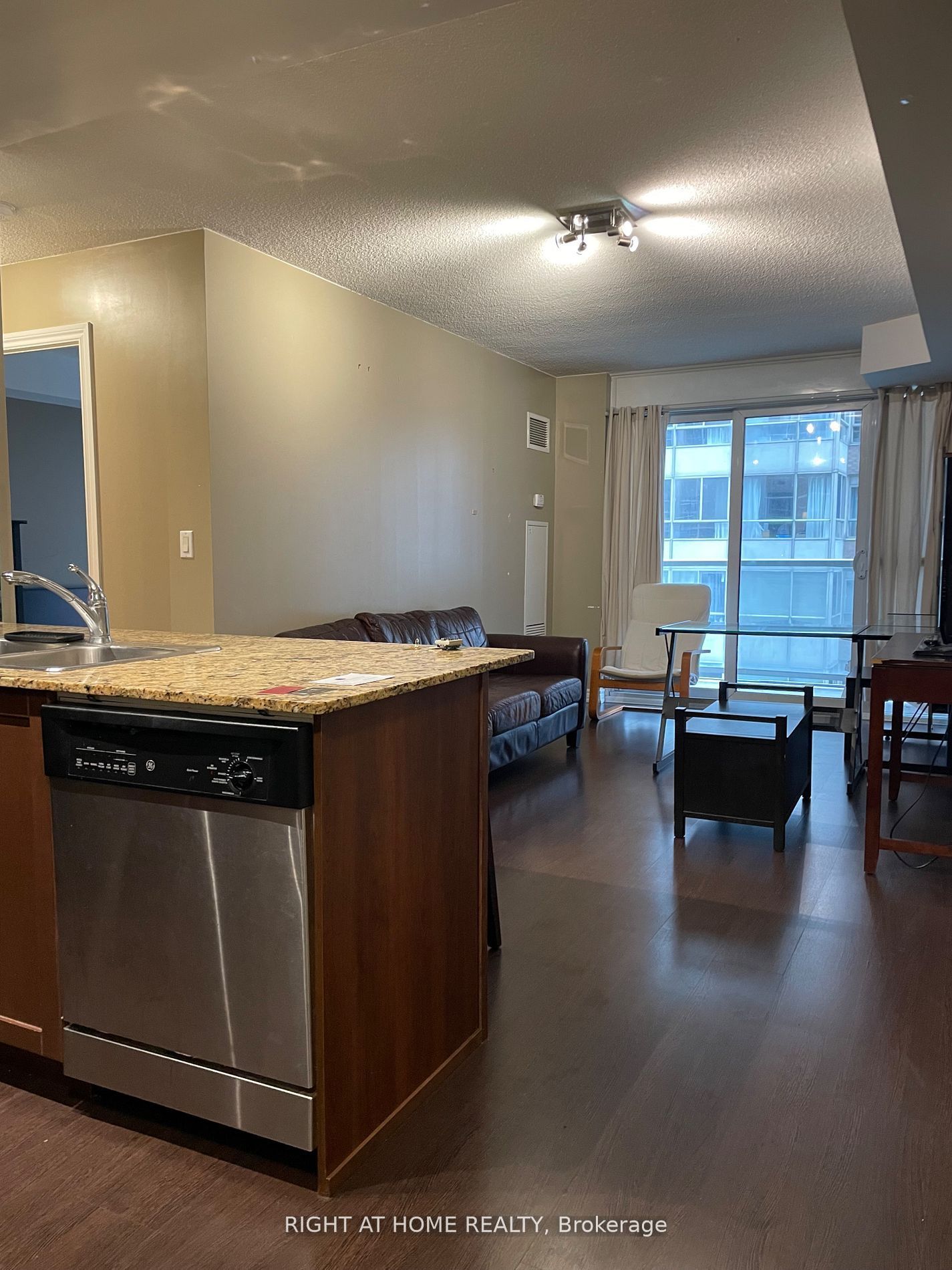 Additional image 3 of 807-761 Bay Street, Toronto, ON, M5G 2R2