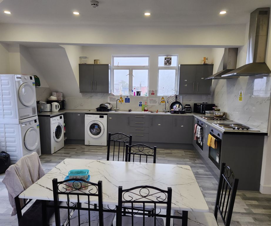 5 bed flat to rentLey Street, Ilford IG1
