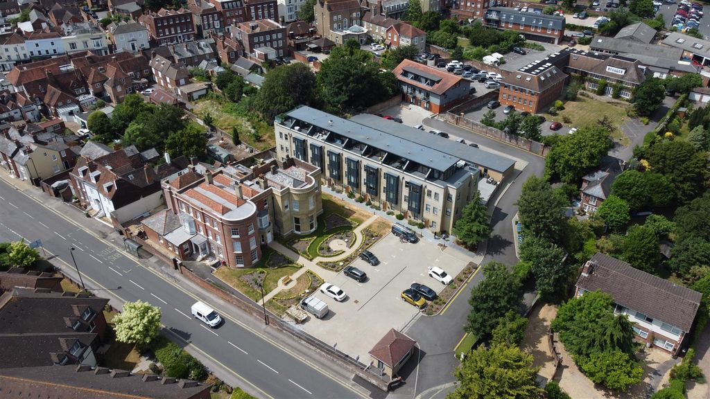 Additional image 10 of 3 bed flat for saleEast Street, Fareham, Hampshire PO16