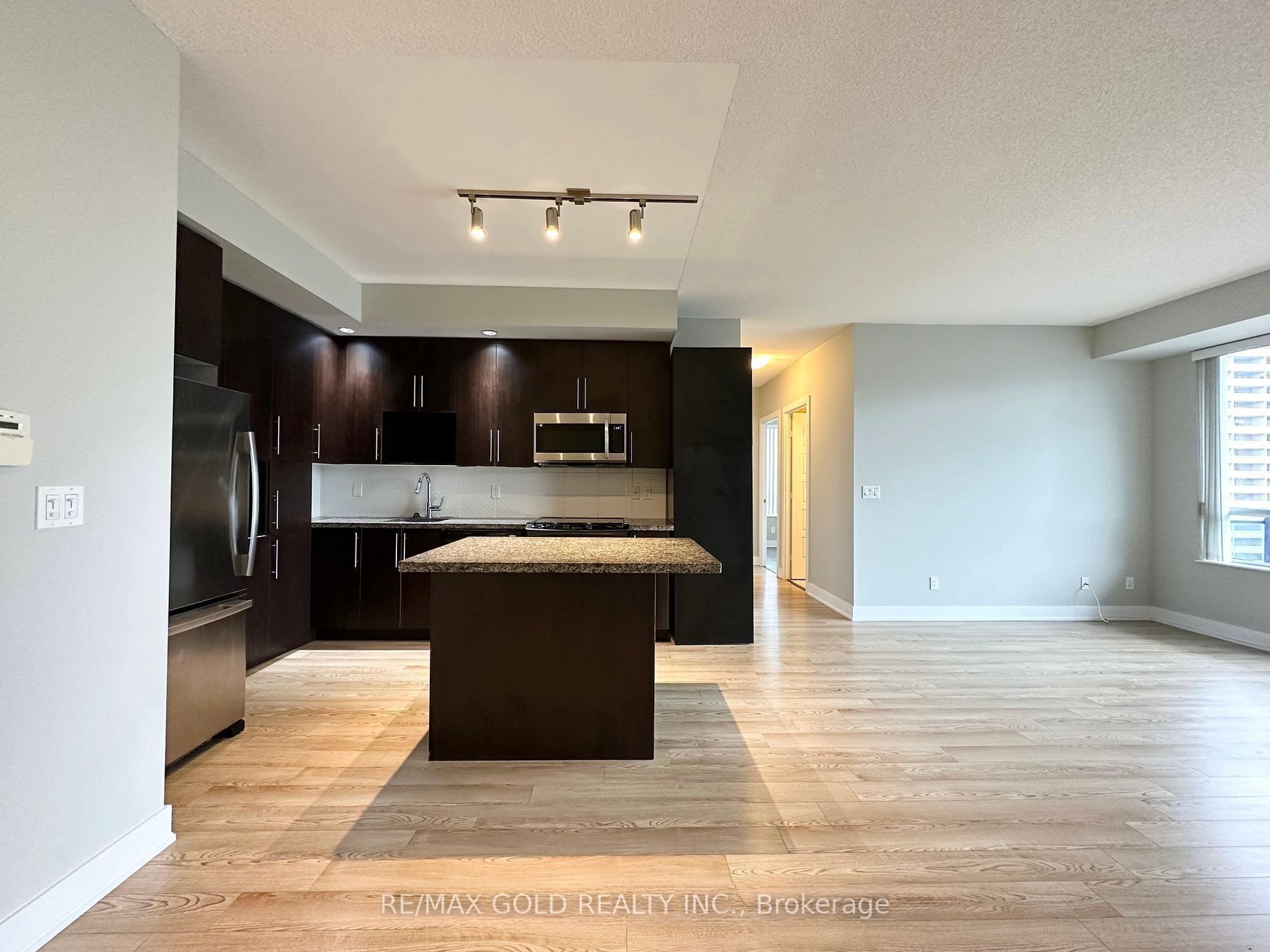 Additional image 4 of 904-28 Linden Street, Toronto, ON, M4Y 0A4