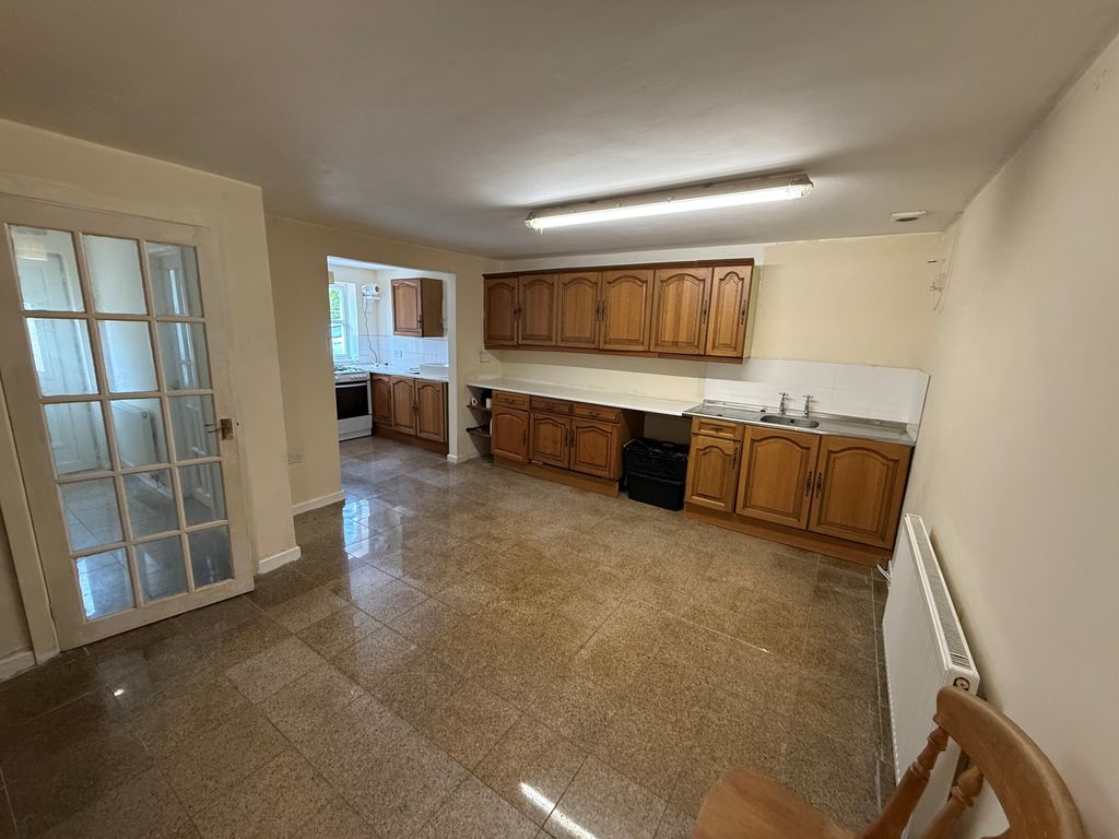 Additional image 3 of 3 bed property to rentGwscwm Road, Burry Port SA16