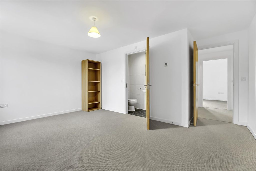 Additional image 12 of 5 bed property to rentSouthmead Road, Westbury-On-Trym, Bristol BS10
