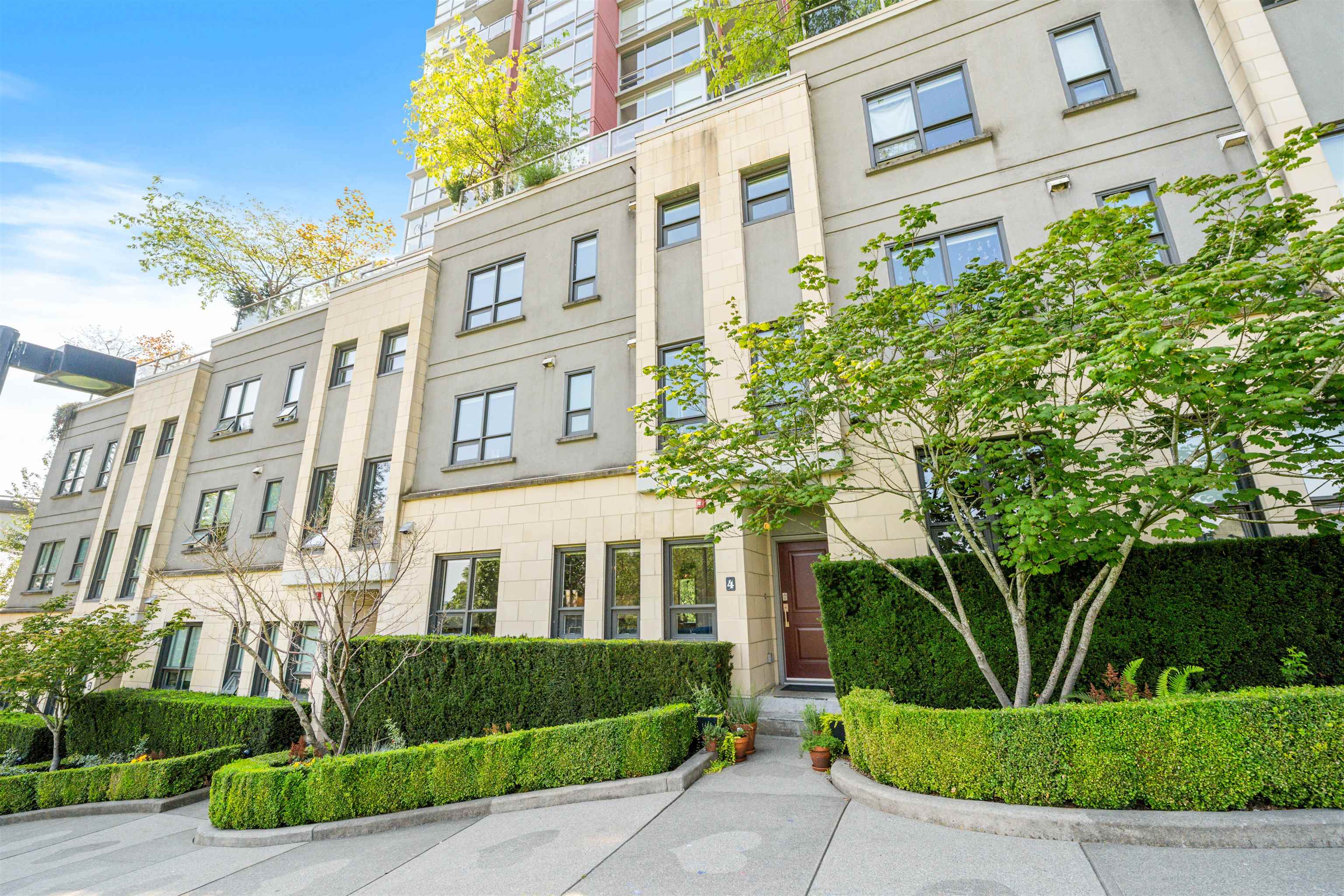 TH4-125 Columbia Street, New Westminster, BC, V3L 0G8