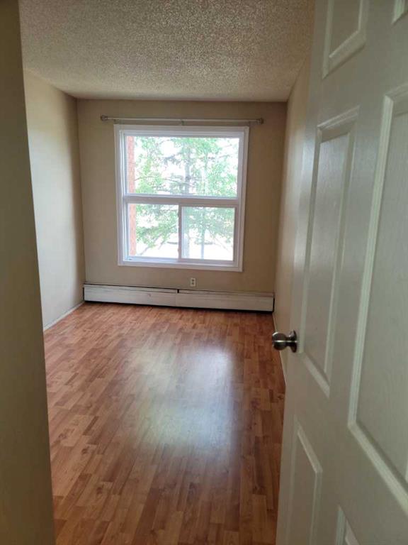 Additional image 2 of 209-1712 38 Street SE, Calgary, AB, t2a1h1