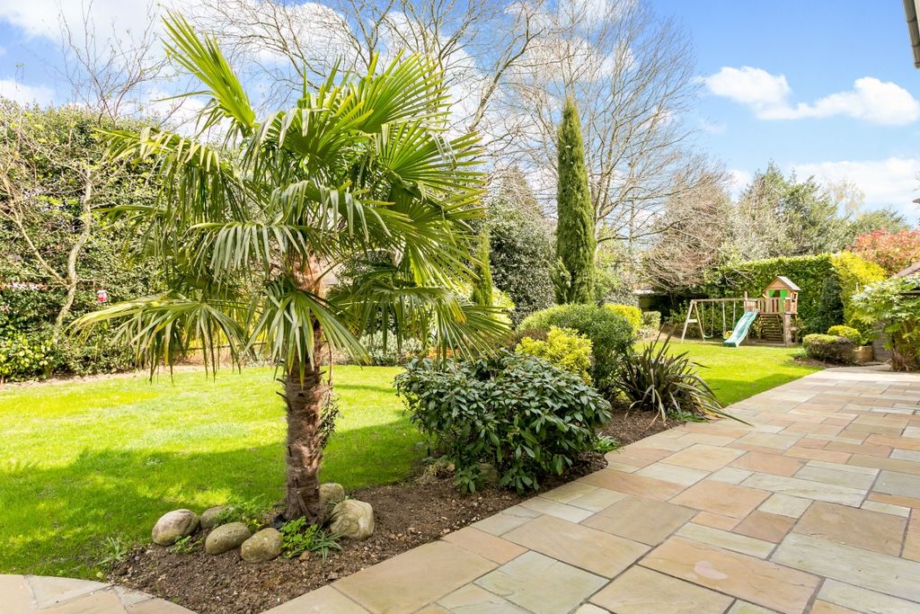 Additional image 2 of 6 bed detached house to rentPenn Road, Knotty Green, Beaconsfield HP9