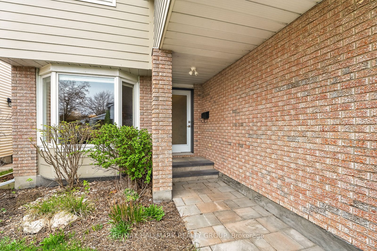 Additional image 3 of 1298 Famlit Court, Ottawa, ON, K1J 9A1