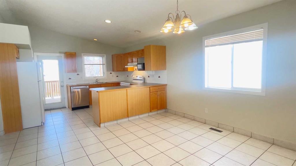 Additional image 5 of 34 Blackfoot Road W, Lethbridge, AB, T1K 7P5
