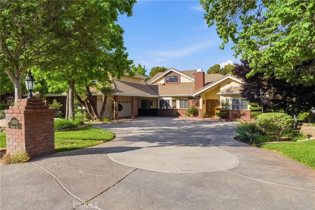 41504 Mission Dr, Palmdale, CA 93551 photo 2