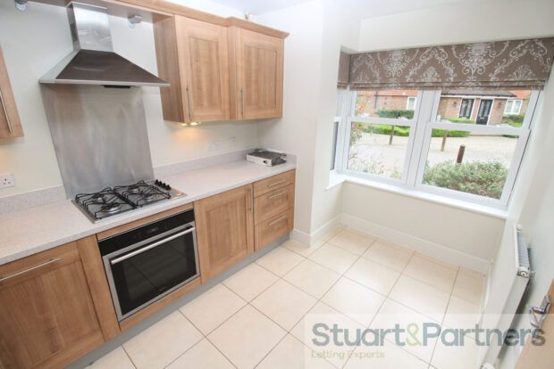 Additional image 2 of 4 bed terraced house to rentBarncroft Drive, Lindfield RH16