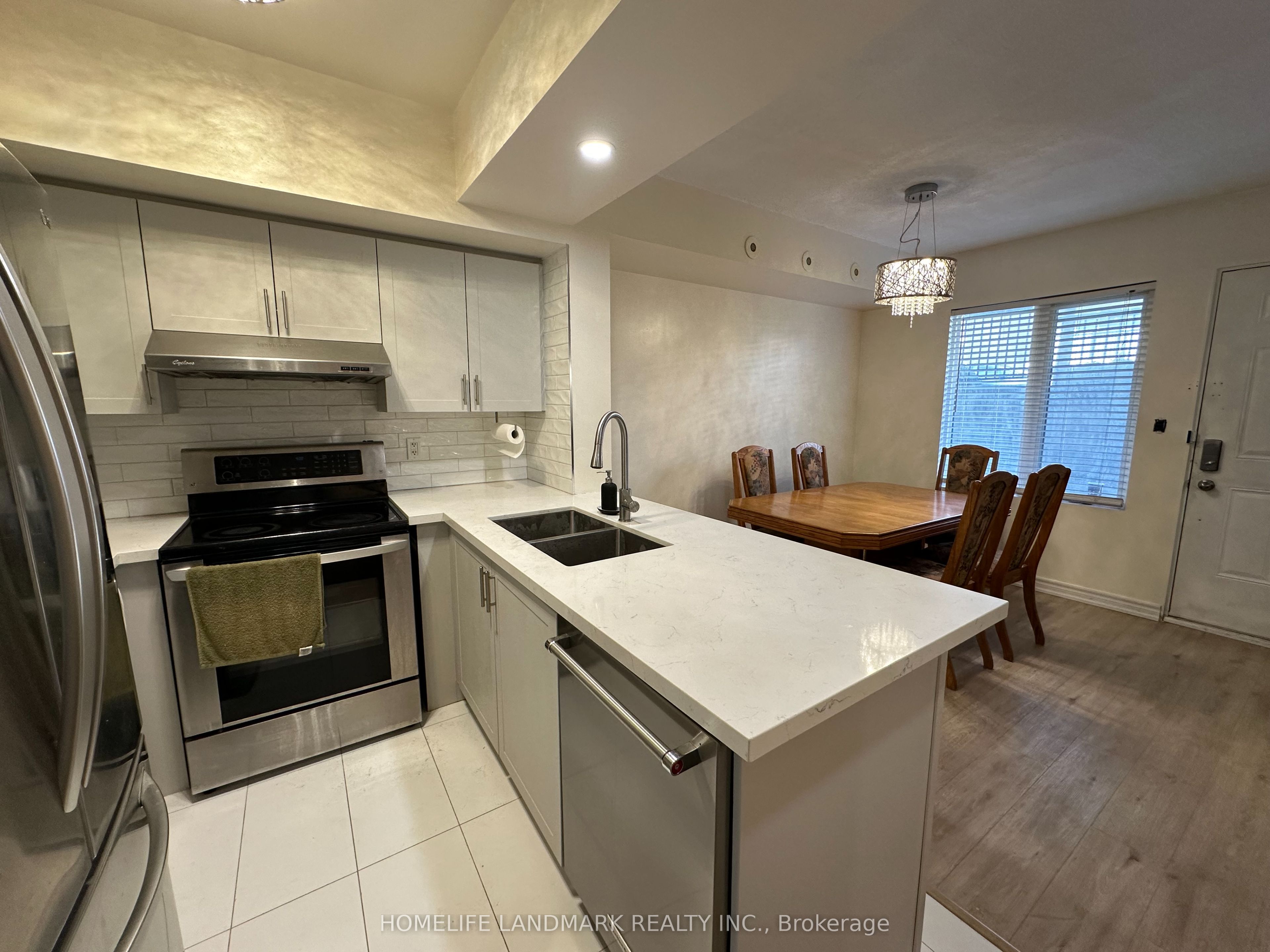 Additional image 3 of 1014-3043 Finch Avenue W, Toronto, ON, M9M 0A4