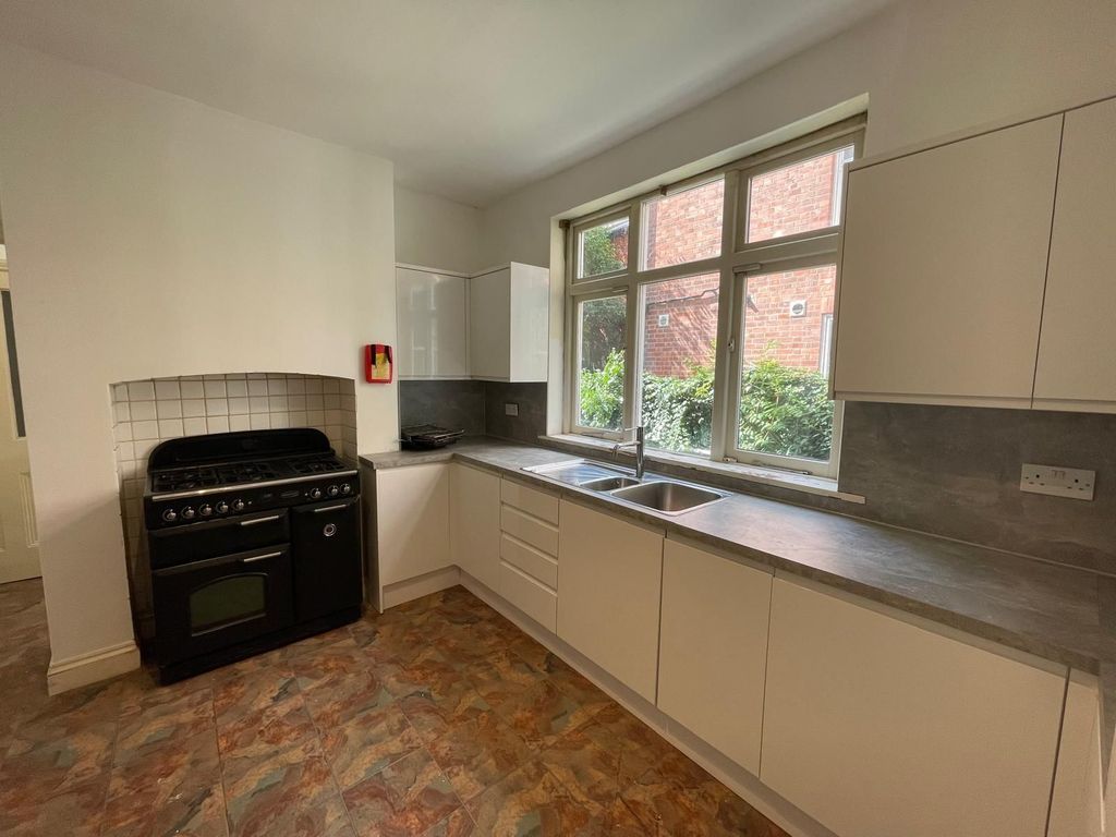Additional image 2 of 6 bed terraced house to rentAshleigh Road, Leicester LE3