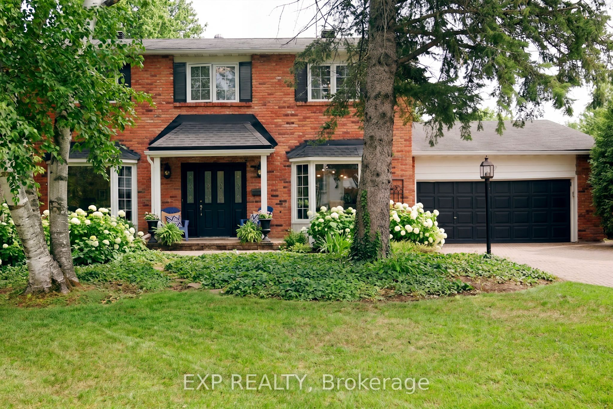 17 Erinlea Court, Ottawa, ON, K2E 7C8
