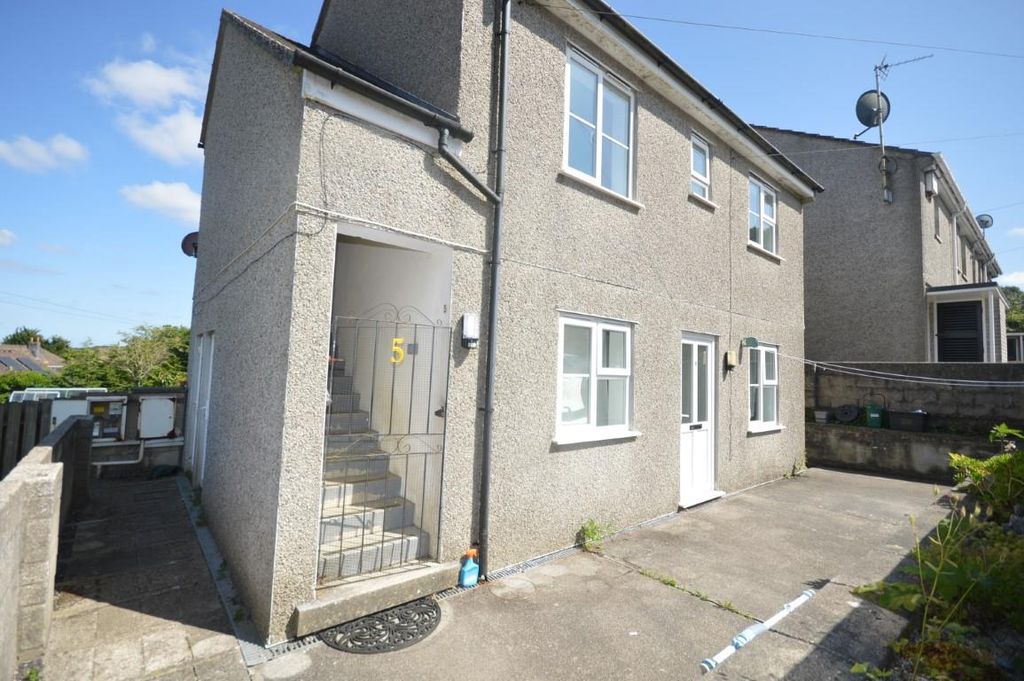 2 bed flat to rentTresvavean Hill, Lanner, Redruth TR16