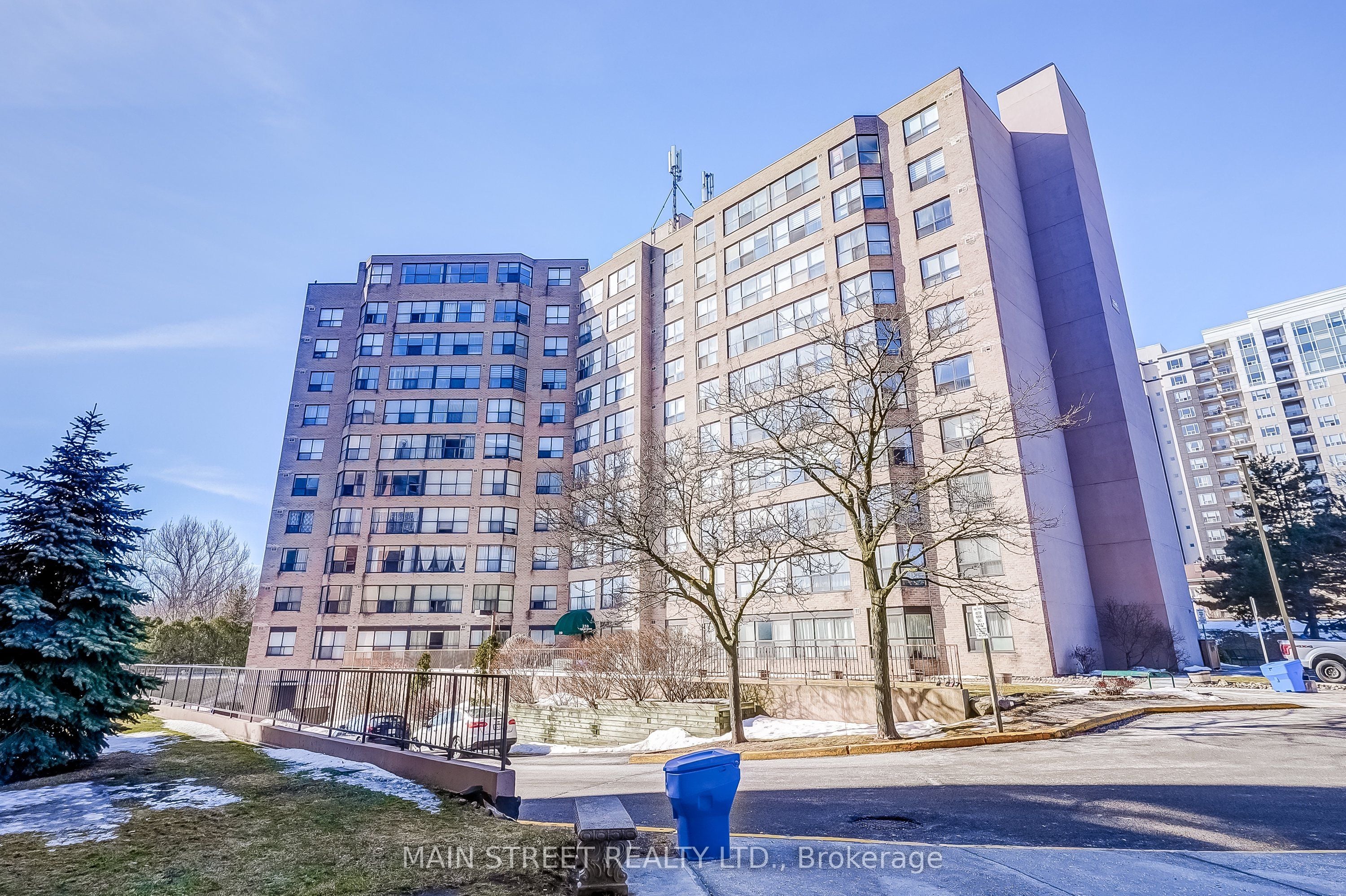 506-250 Davis Drive, Newmarket, ON, L3Y 7T7