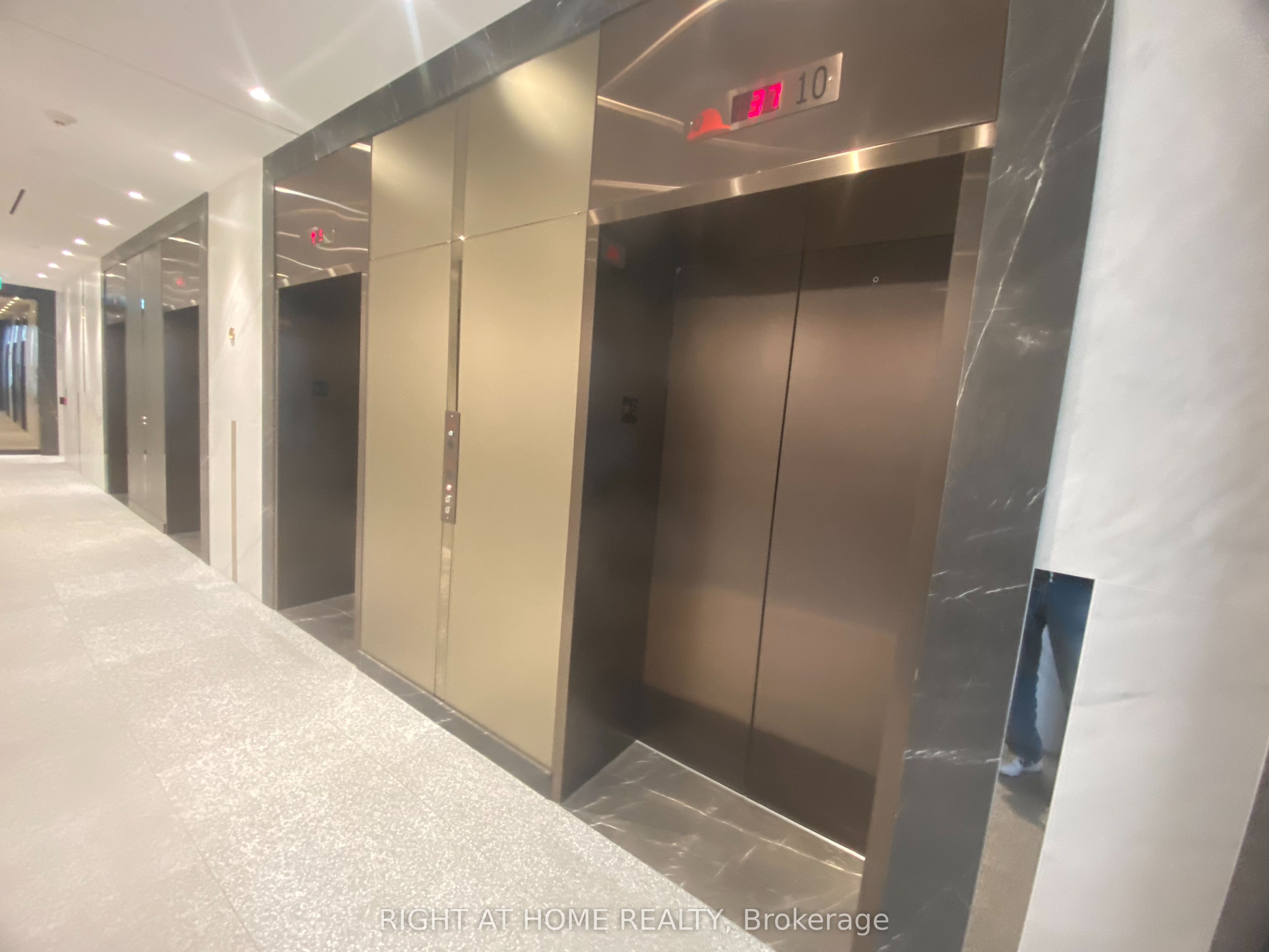 Additional image 4 of 2416-585 Bloor Street E, Toronto, ON, M4W 0B3