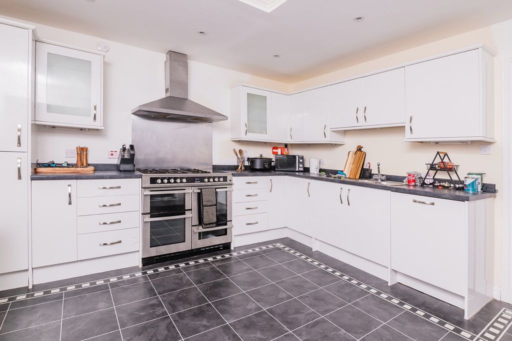 Additional image 5 of 3 bed flat for saleBaltic Street, Montrose DD10
